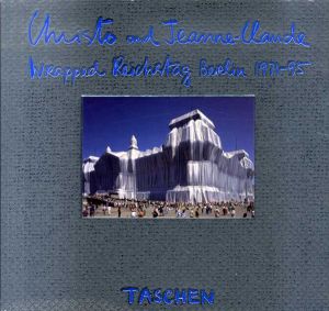 クリスト&ジャンヌ・クロード　Christo and Jeanne-claude: Wrapped Reichstag, Berlin 1971-95/Erlend Holzのサムネール